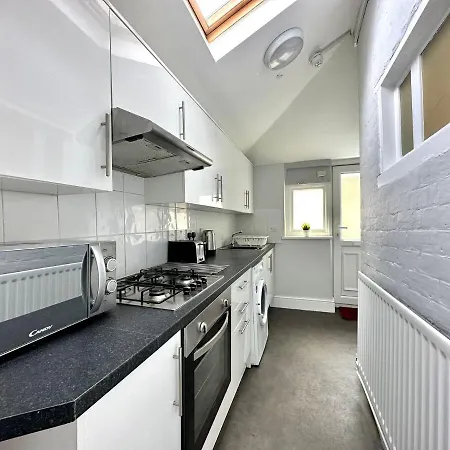 Coastal Comfort Duplex: Spacious 4-Bedroom Near Beach-3